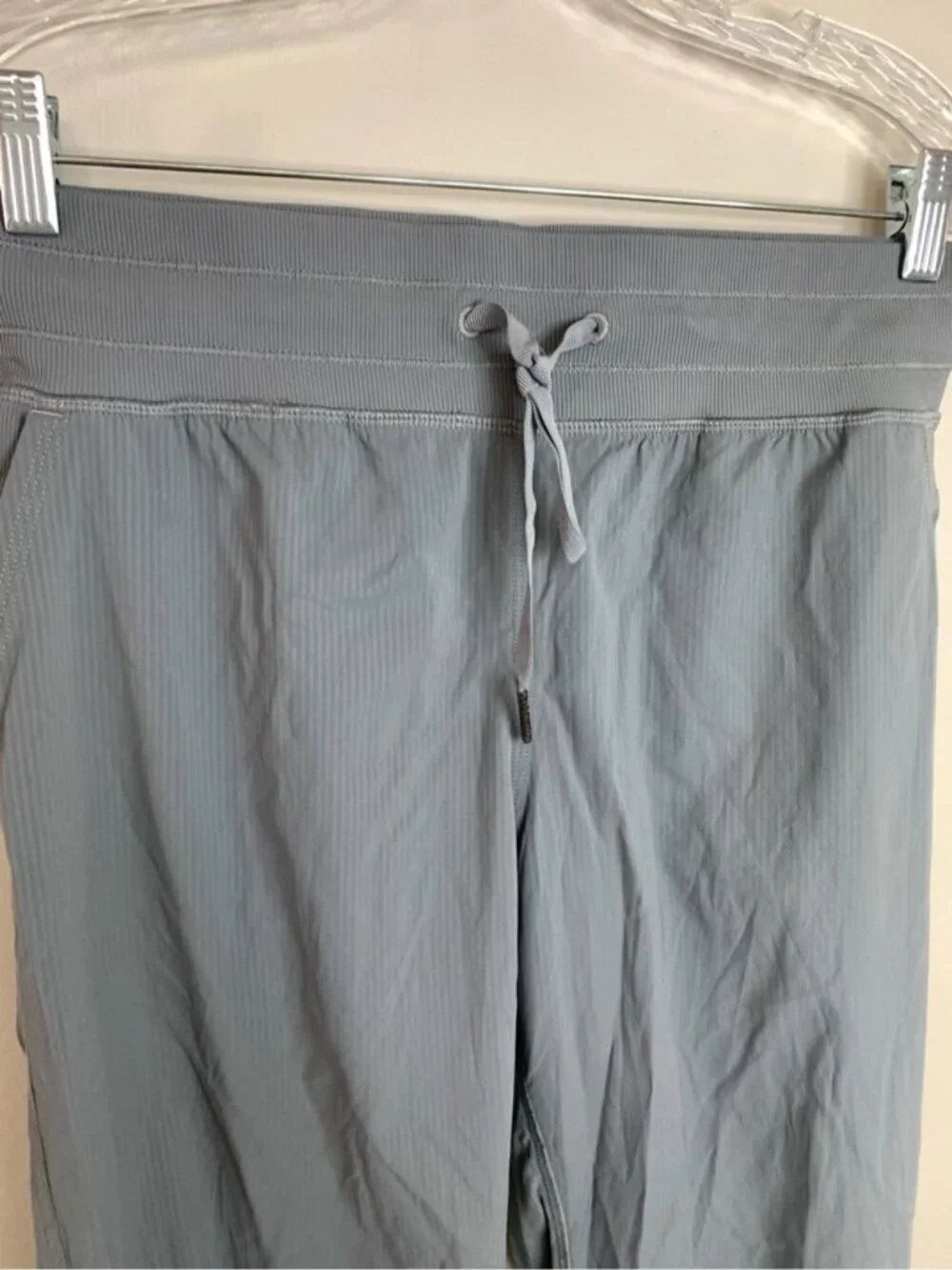 Lululemon Grey Cropped Pants 8